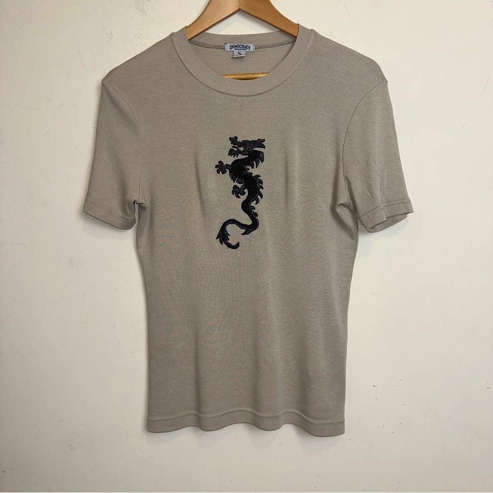 Vintage Democracy Weekend Ribbed Tee Women’s S Jeweled Dragon Khaki Y2K 2000s
